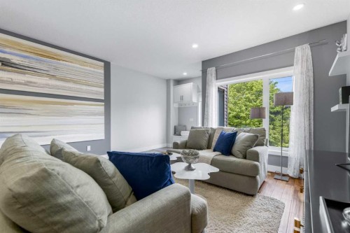 4660 82 Street Nw, Calgary, AB - Indoor Photo Showing Living Room