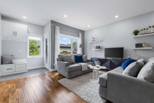 4660 82 Street Nw, Calgary, AB - Indoor Photo Showing Living Room