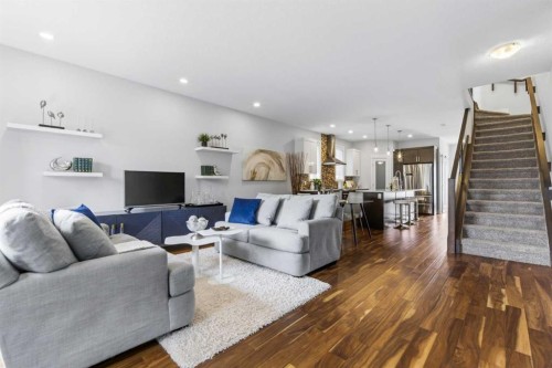 4660 82 Street Nw, Calgary, AB - Indoor Photo Showing Living Room