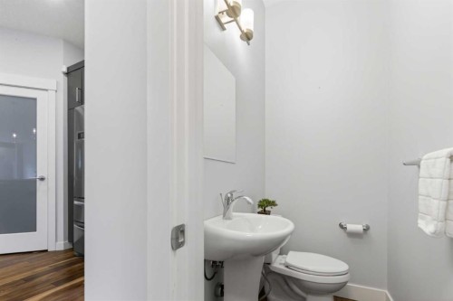 4660 82 Street Nw, Calgary, AB - Indoor Photo Showing Bathroom