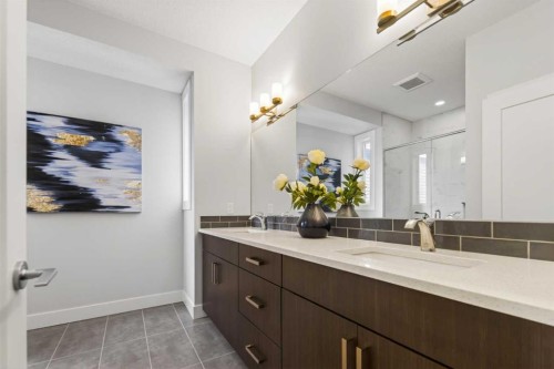 4660 82 Street Nw, Calgary, AB - Indoor Photo Showing Bathroom