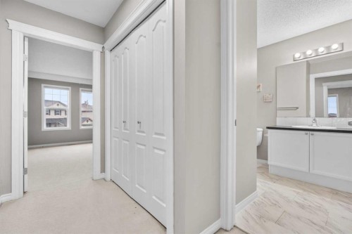 2455 Kingsland View Se, Airdrie, AB 