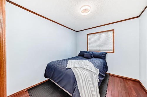 263 Coral Keys Drive Ne, Calgary, AB - Indoor Photo Showing Bedroom
