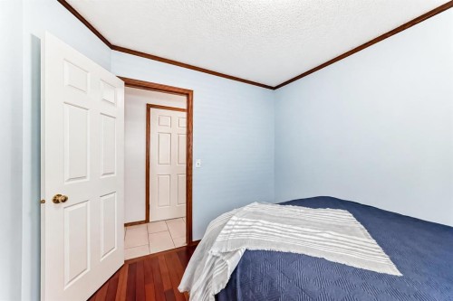 263 Coral Keys Drive Ne, Calgary, AB - Indoor Photo Showing Bedroom