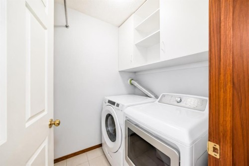 263 Coral Keys Drive Ne, Calgary, AB - Indoor Photo Showing Laundry Room