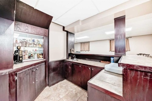 263 Coral Keys Drive Ne, Calgary, AB - Indoor Photo Showing Kitchen