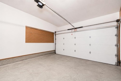 263 Coral Keys Drive Ne, Calgary, AB - Indoor Photo Showing Garage