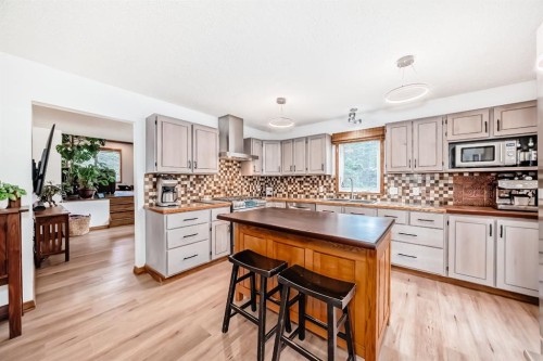 2 Wolf Close, Rural Rocky View County, AB - Indoor Photo Showing Kitchen With Double Sink