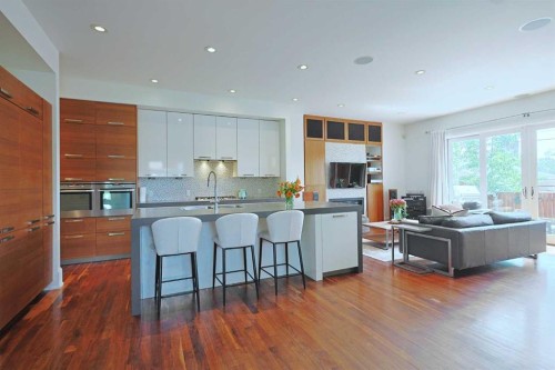 1707 Broadview Road Nw, Calgary, AB - Indoor Photo Showing Other Room