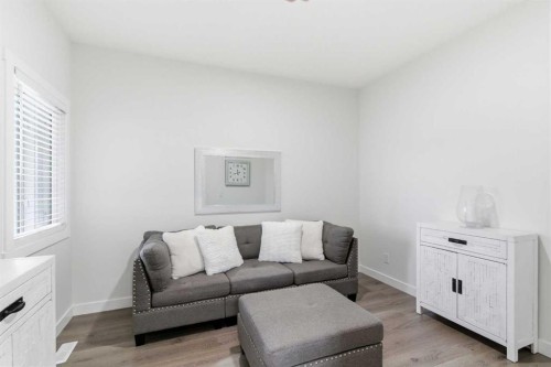 90 Saddlebred Place, Cochrane, AB - Indoor Photo Showing Dining Room