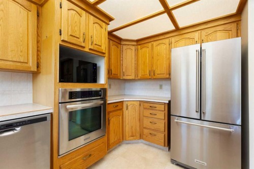 23 Millside Place Sw, Calgary, AB - Indoor Photo Showing Kitchen With Stainless Steel Kitchen