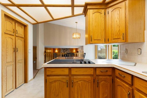 23 Millside Place Sw, Calgary, AB - Indoor Photo Showing Kitchen