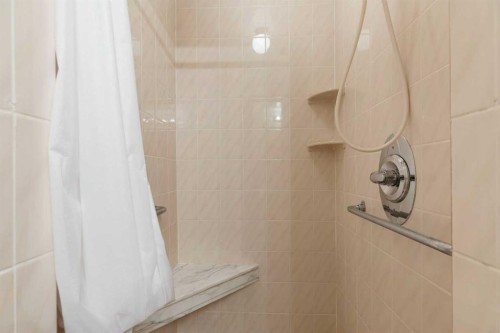 23 Millside Place Sw, Calgary, AB - Indoor Photo Showing Bathroom