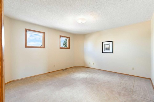 23 Millside Place Sw, Calgary, AB - Indoor Photo Showing Other Room