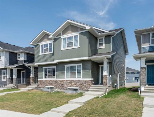 150 Red Embers Common Ne, Calgary, AB 