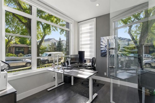 10 Lissington Drive Sw, Calgary, AB - Indoor Photo Showing Office