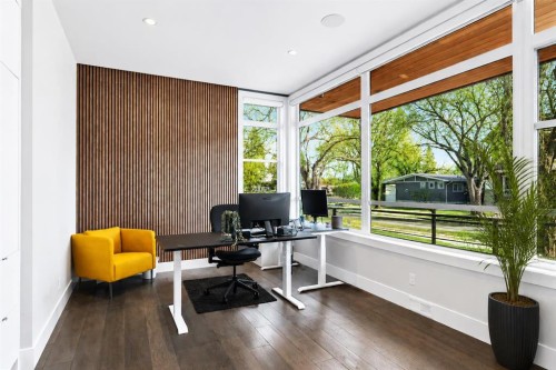 10 Lissington Drive Sw, Calgary, AB - Indoor Photo Showing Office