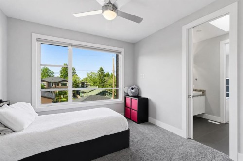 10 Lissington Drive Sw, Calgary, AB - Indoor Photo Showing Bedroom