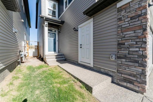 124 Cornerbrook Green Ne, Calgary, AB 