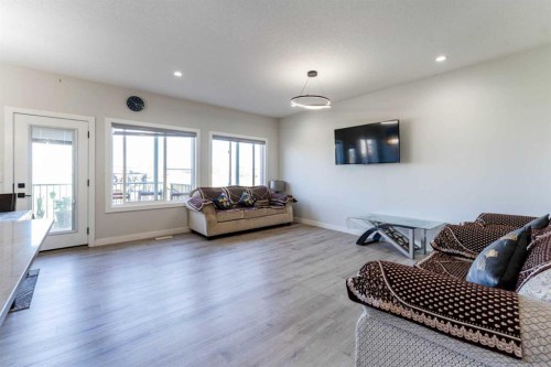 124 Cornerbrook Green Ne, Calgary, AB 