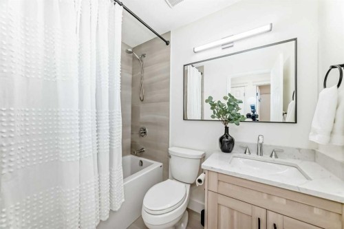 161 West Creek Pond, Chestermere, AB - Indoor Photo Showing Bathroom