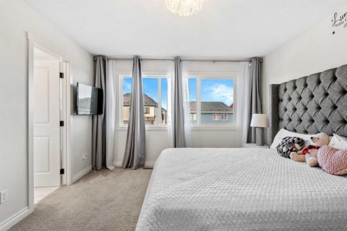 58 Sage Hill Heights Nw, Calgary, AB - Indoor Photo Showing Bedroom
