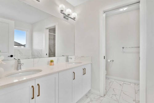 58 Sage Hill Heights Nw, Calgary, AB - Indoor Photo Showing Bathroom