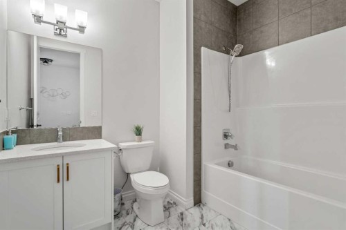 58 Sage Hill Heights Nw, Calgary, AB - Indoor Photo Showing Bathroom