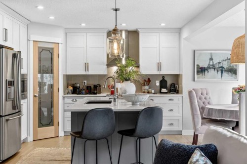 37 Shawbrooke Manor Sw, Calgary, AB - Indoor Photo Showing Kitchen