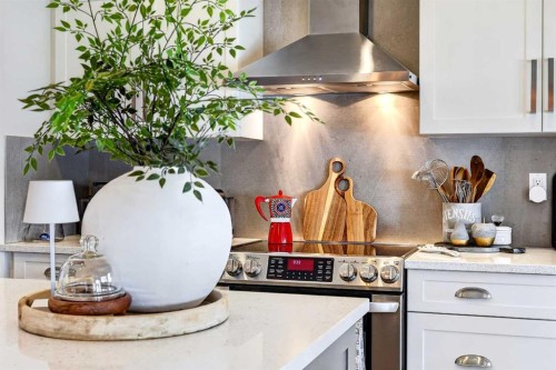 37 Shawbrooke Manor Sw, Calgary, AB - Indoor Photo Showing Kitchen