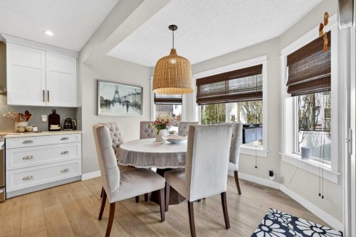 37 Shawbrooke Manor Sw, Calgary, AB - Indoor Photo Showing Dining Room