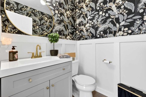 37 Shawbrooke Manor Sw, Calgary, AB - Indoor Photo Showing Bathroom