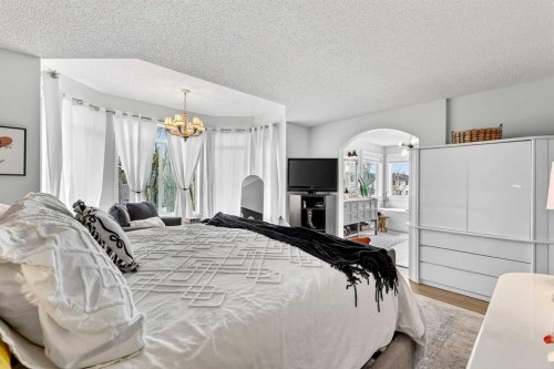 37 Shawbrooke Manor Sw, Calgary, AB - Indoor Photo Showing Bedroom