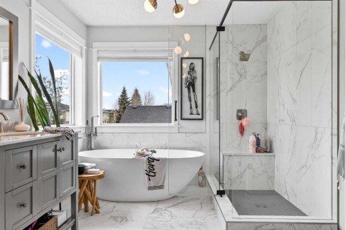 37 Shawbrooke Manor Sw, Calgary, AB - Indoor Photo Showing Bathroom