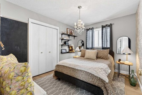 37 Shawbrooke Manor Sw, Calgary, AB - Indoor Photo Showing Bedroom