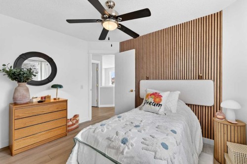 37 Shawbrooke Manor Sw, Calgary, AB - Indoor Photo Showing Bedroom