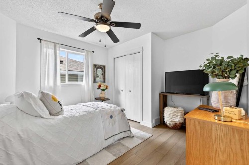 37 Shawbrooke Manor Sw, Calgary, AB - Indoor Photo Showing Bedroom