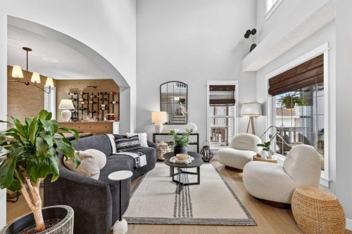 37 Shawbrooke Manor Sw, Calgary, AB - Indoor Photo Showing Living Room