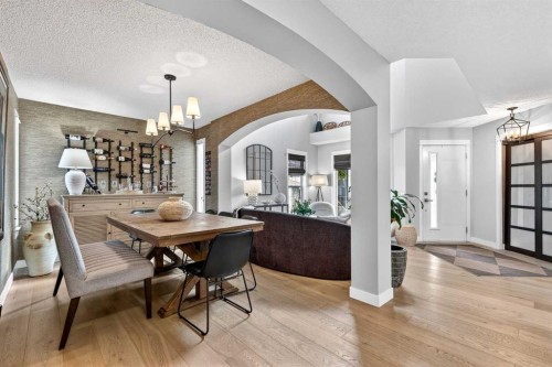 37 Shawbrooke Manor Sw, Calgary, AB - Indoor Photo Showing Dining Room