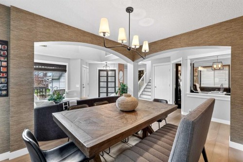 37 Shawbrooke Manor Sw, Calgary, AB - Indoor Photo Showing Dining Room