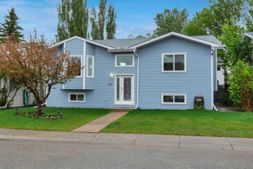 119 Strathaven Crescent  Strathmore, AB T1P 1M2