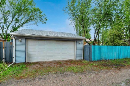 119 Strathaven Crescent, Strathmore, AB 