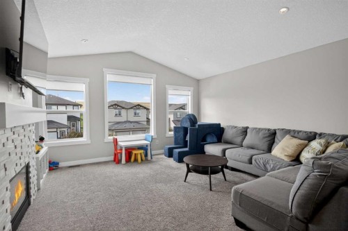 42 Baysprings Way Sw, Airdrie, AB - Indoor Photo Showing Living Room