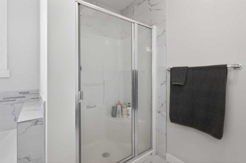 42 Baysprings Way Sw, Airdrie, AB - Indoor Photo Showing Bathroom