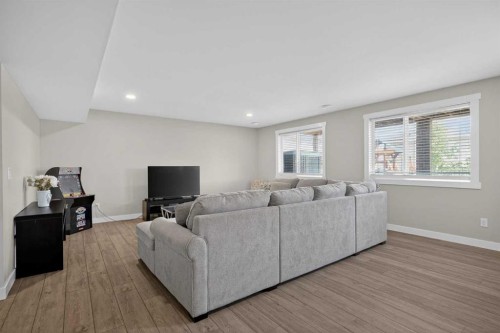 42 Baysprings Way Sw, Airdrie, AB - Indoor Photo Showing Living Room