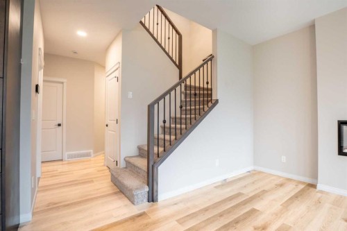 56 Corner Glen Green Ne, Calgary, AB 