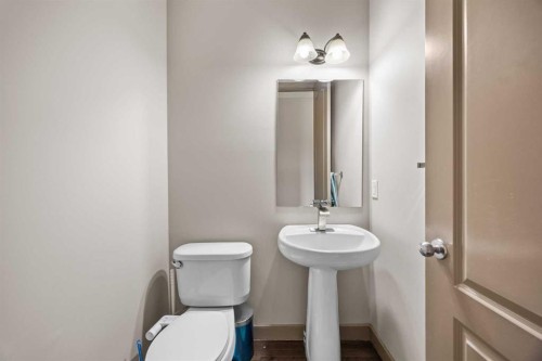 282 Pantego Terrace Nw, Calgary, AB - Indoor Photo Showing Bathroom