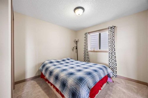 282 Pantego Terrace Nw, Calgary, AB - Indoor Photo Showing Bedroom