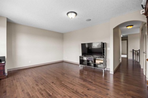 282 Pantego Terrace Nw, Calgary, AB - Indoor Photo Showing Living Room