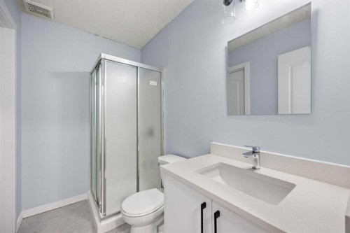 282 Pantego Terrace Nw, Calgary, AB - Indoor Photo Showing Bathroom